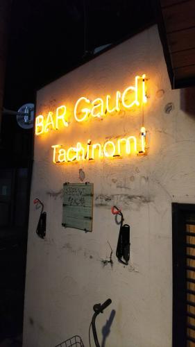 Bar Gaudiio[EKEfBjv